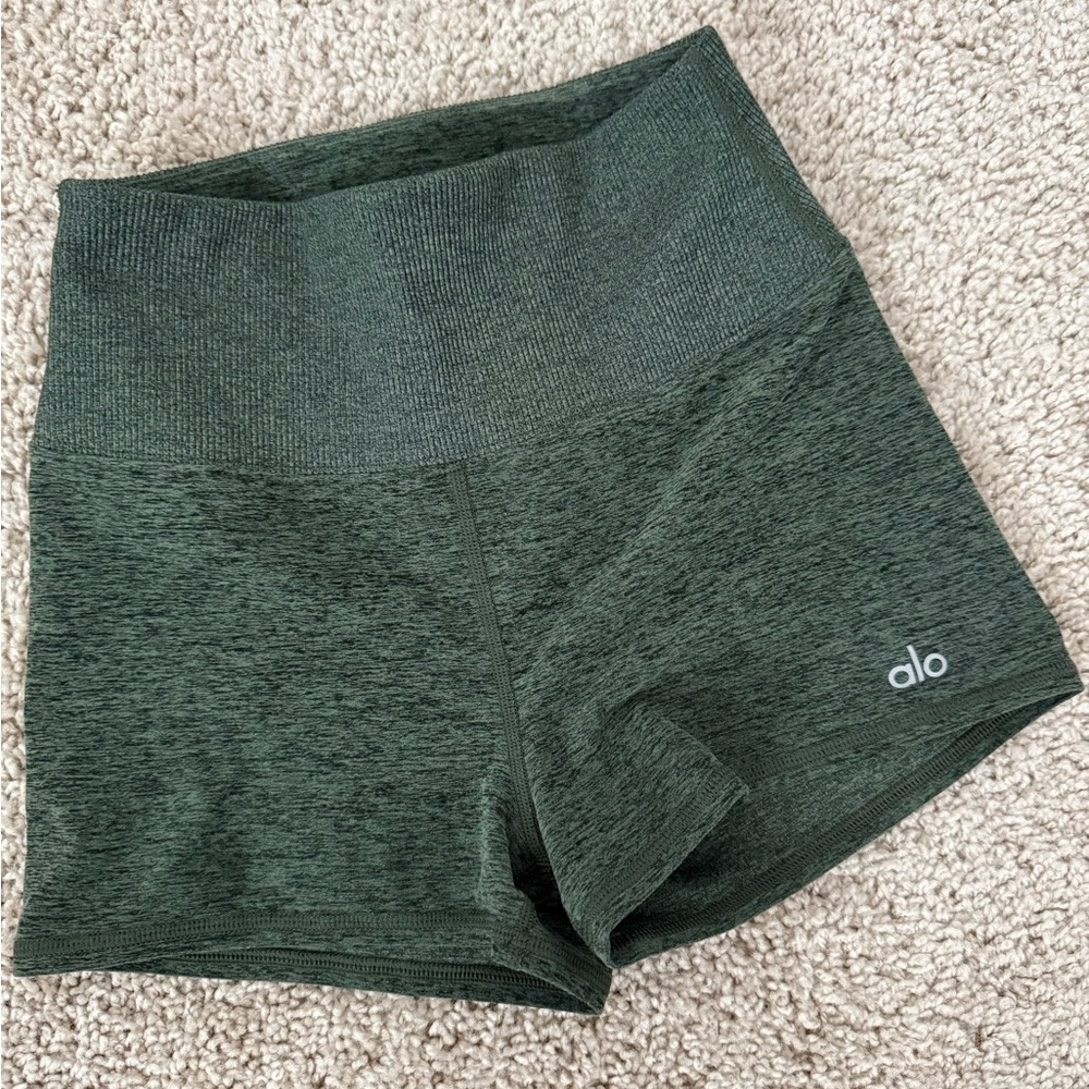 ALO Yoga Women's softsculpt green heather Shorts